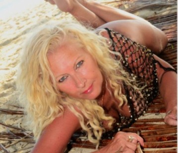 Lee in Toronto escort