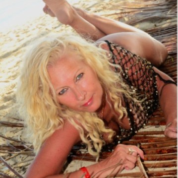 Toronto Escort Lee Adult Entertainer, Adult Service Provider, Escort and Companion.