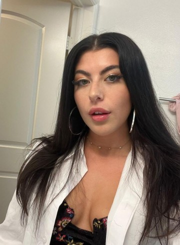 Montreal Escort Diana Adult Entertainer in Canada, Female Adult Service Provider, Escort and Companion.