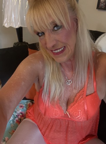 Cleveland Escort Jennilovez69 Adult Entertainer in United States, Female Adult Service Provider, Escort and Companion.